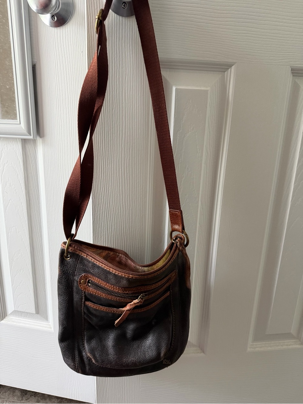 The Sak Dark Brown Leather Crossbody Bag with Tan Trim - Picture 6 of 8